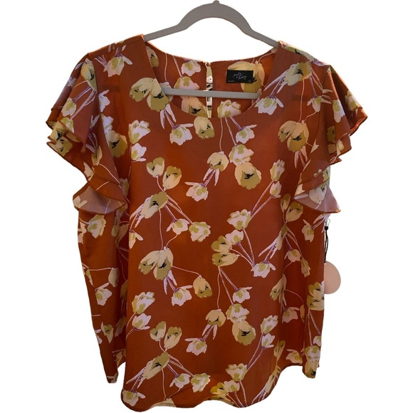 Milk & Honey Tops - Milk & Honey floral dress top size 2X